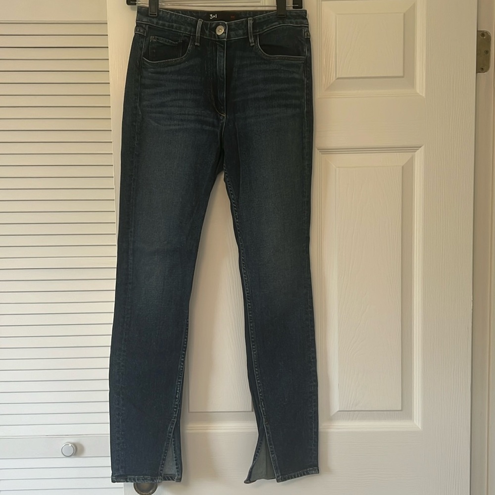 3x1 dark denim size 27. Skinny fit with 4” slit at hem. Like new.